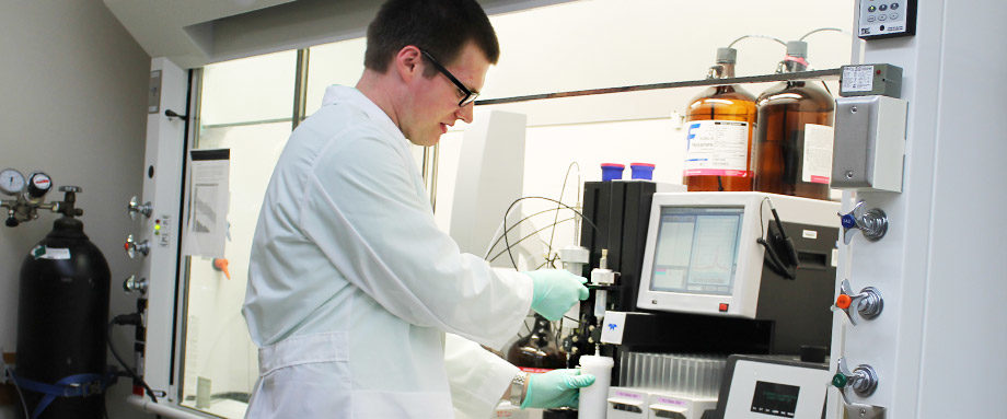 An MCC scientist works with the CombiFlash